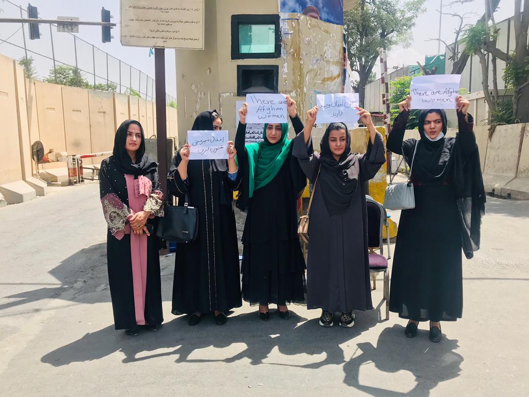 زنان افغانستان آتش بس فوری، صلح عادلانه و ضامن حقوق همگان را می‌خواهند