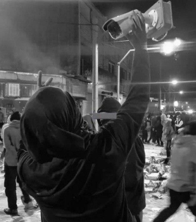 در هیاهوی شکاف و اختلاف، چه چیز می‌تواند نقطه اتصال باشد؟