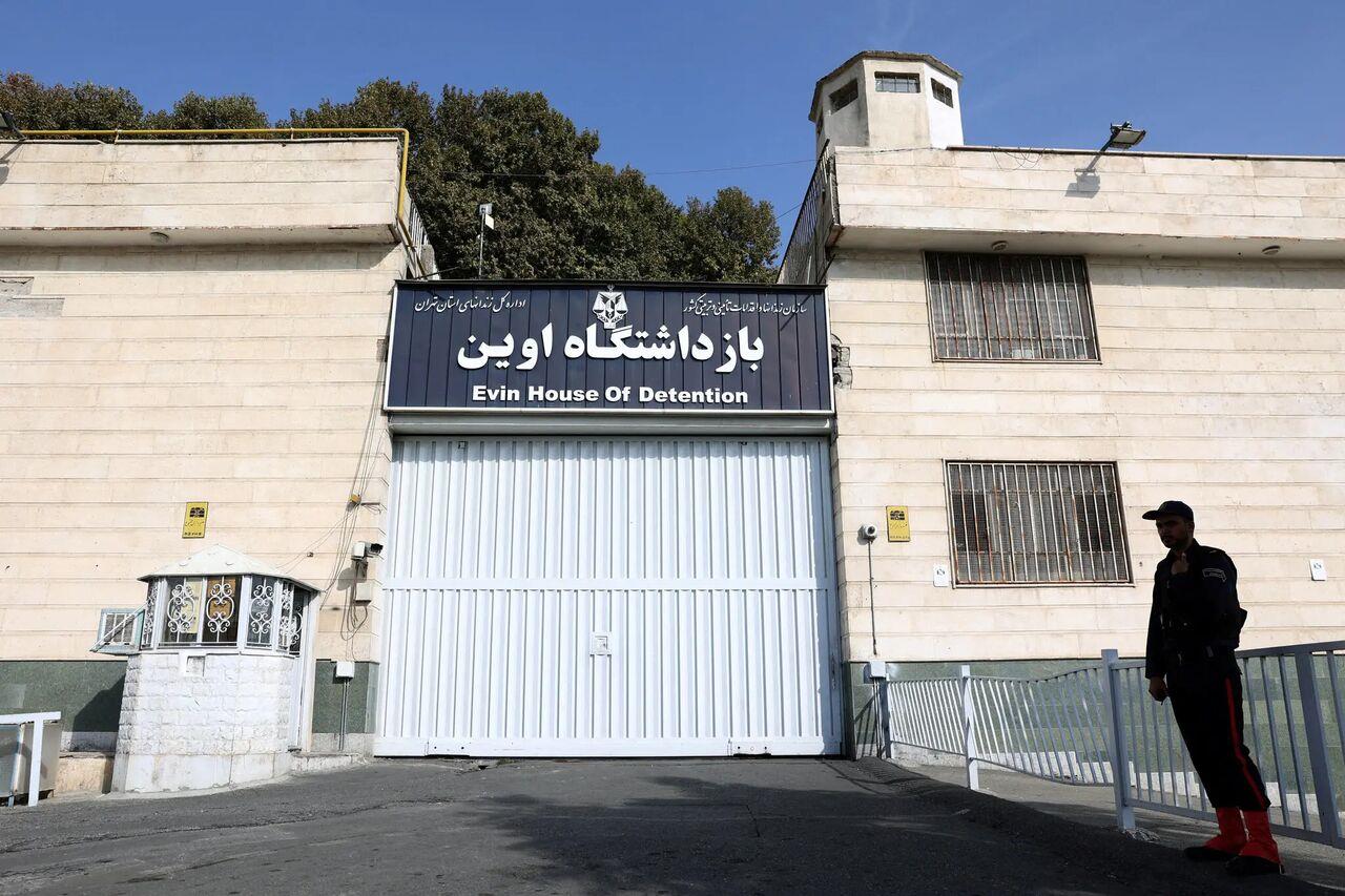 61 زن، سه اتوبوس، یک سوله فلزی: روایت زنانی که جنگ را از پشت میله‌ها تجربه کردند