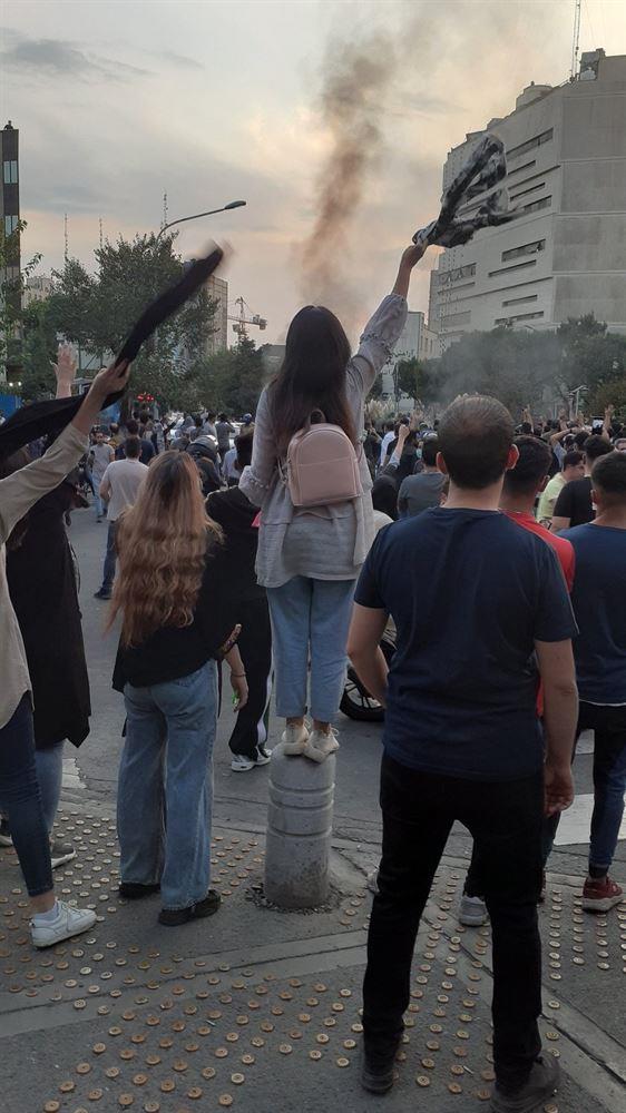 انقلاب فیگوراتیو زنانه؛ اندرکنش  بدن‌ها و تصاویرشان