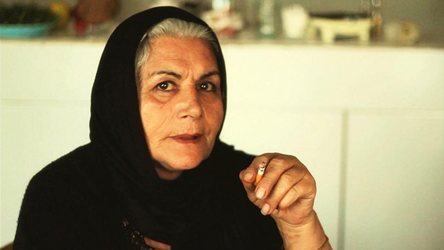 خاموشی یکی از زنان سیاه‌پوش