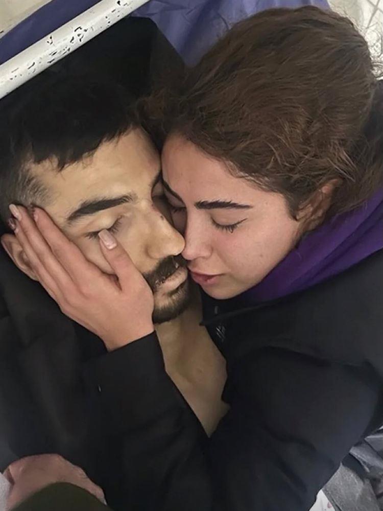 به دی‌ماه خونین