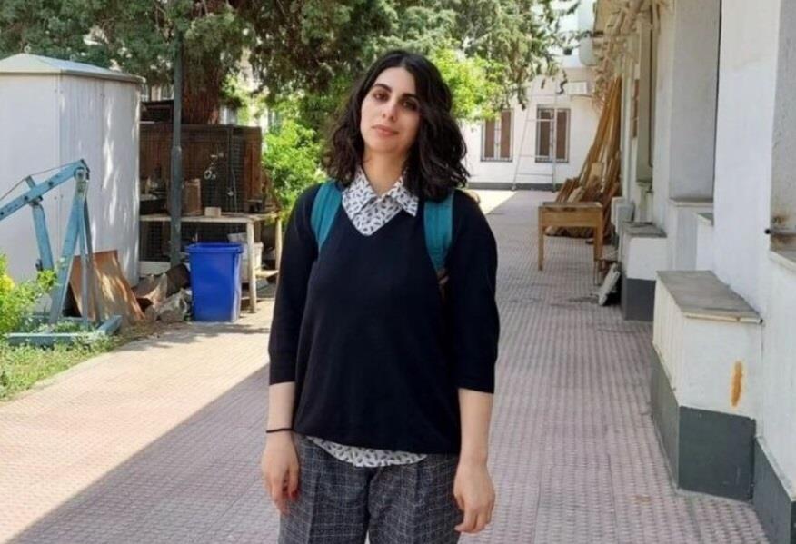 دست‌های زن بی‌آرتی هشت صبح خیابان ولیعصر