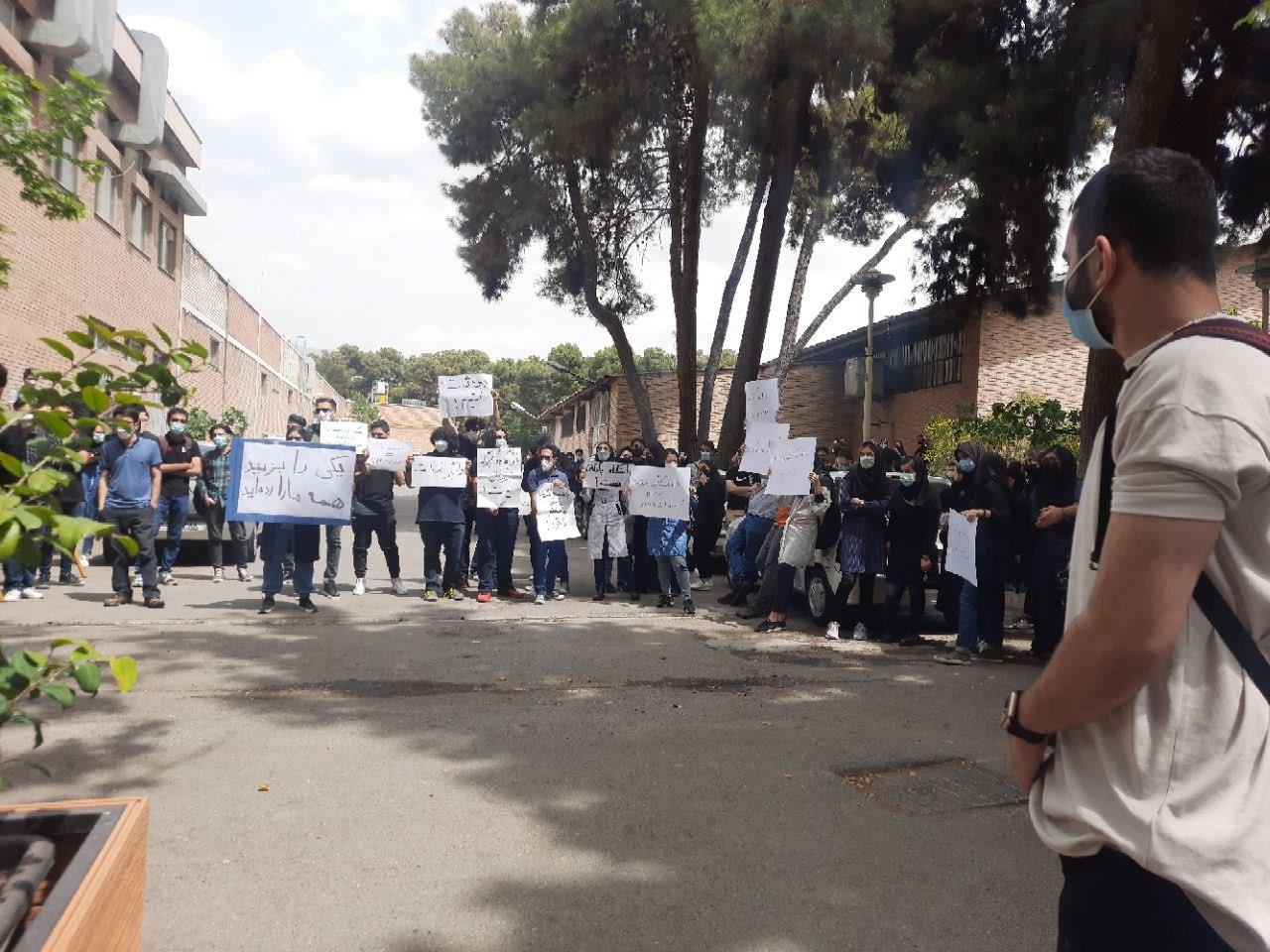 بیانیه بیش از 120 فعال دانشجویی کشور در محکومیت رویه‌های سرکوبگرایانه حراست دانشگاه