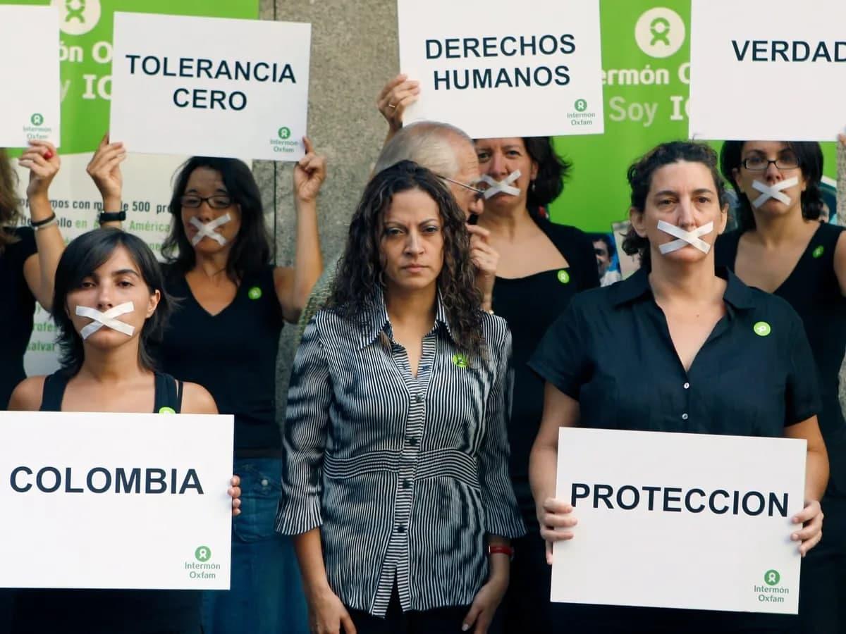 دولت کلمبیا از یک روزنامه‌نگار بازمانده تجاوز عذرخواهی کرد